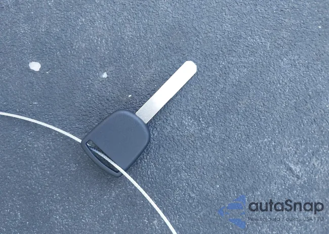 1HGCP2F84AA100827: 43764729