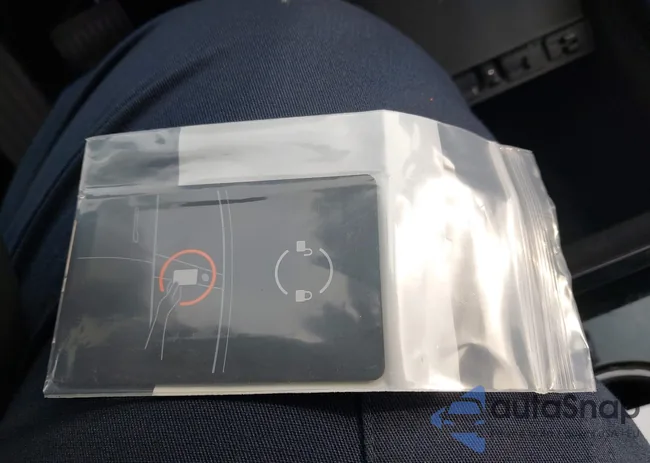 5YJ3E1EB6JF100184: 43764803