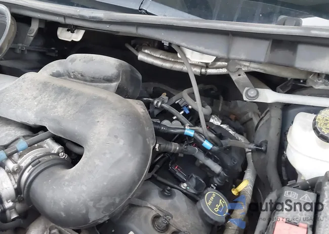 1FTYR2CM4HKA18858: 43767017