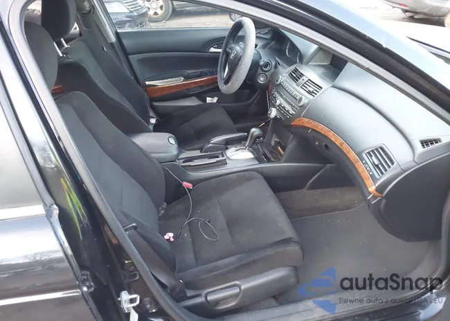 1HGCP2F76BA137984: 43773775