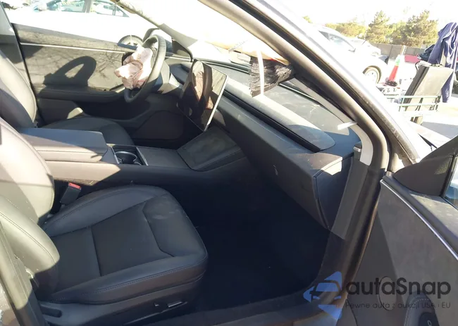 5YJ3E1EB1SF883691: 43775400