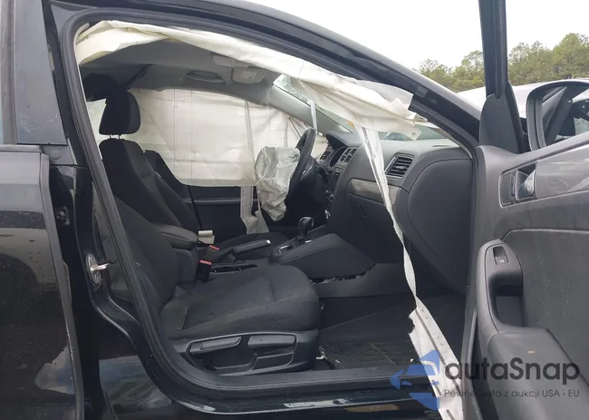 3VWD67AJ3GM261806: 43774706