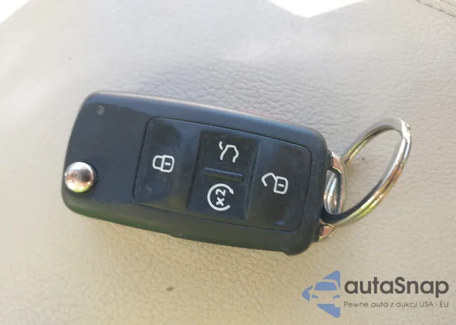 1VWCT7A37HC077865: 43774921