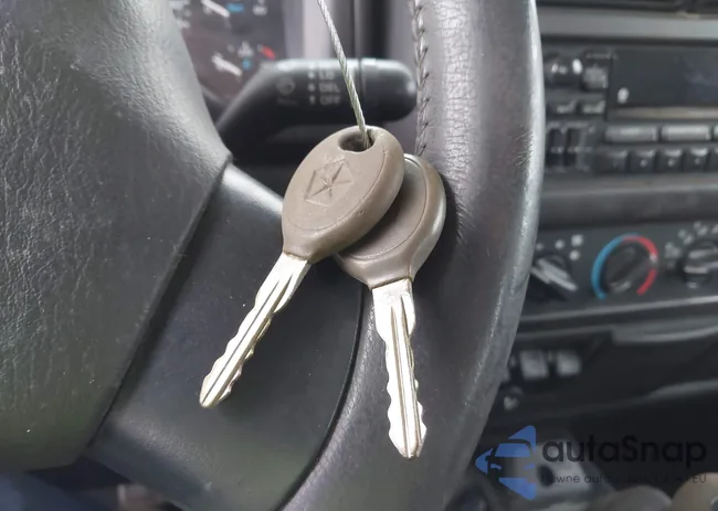 1J4FA49S0YP789850: 43777482