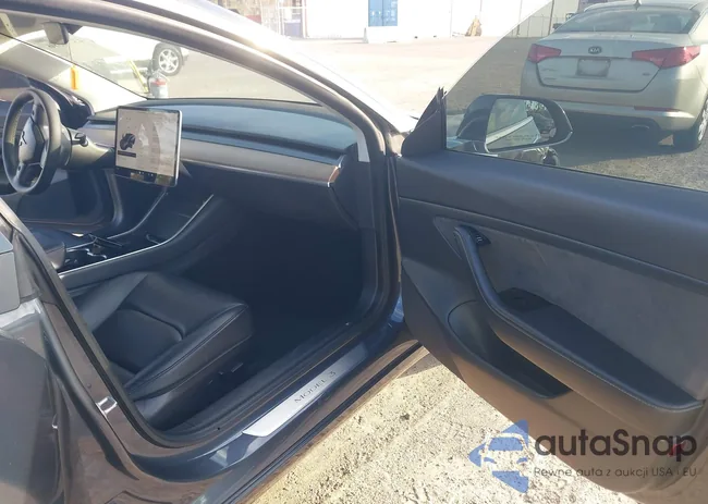 5YJ3E1EA1LF658020: 43776596