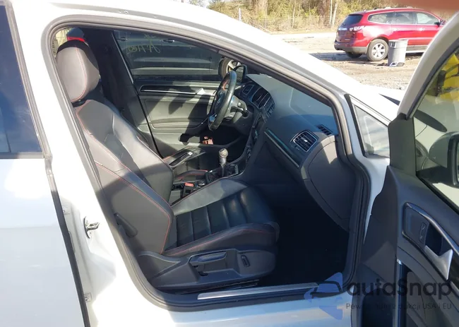 3VW5T7AU5FM070457: 43779007