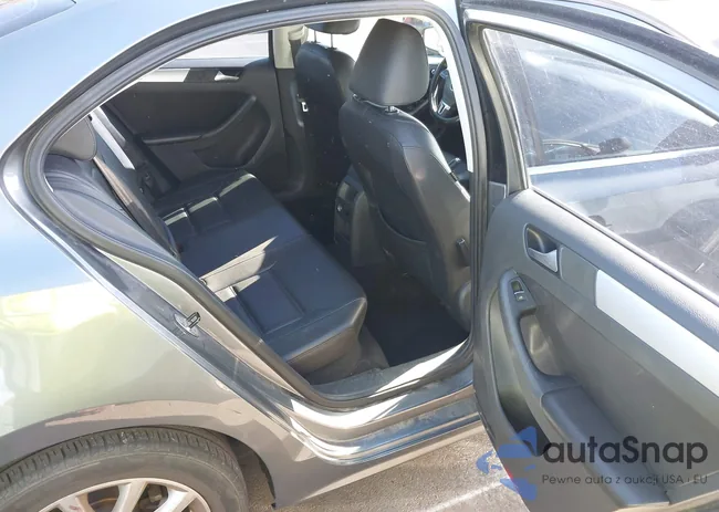 3VWD17AJ0EM296640: 43780028