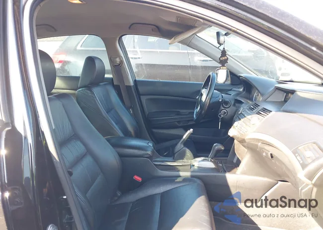 1HGCP2F64CA229684: 43780810