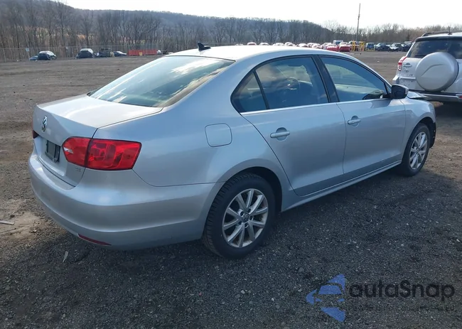 3VWD17AJ2EM421217: 43782308