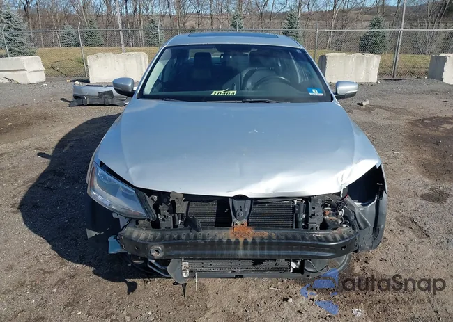 3VWD17AJ2EM421217: 43782308