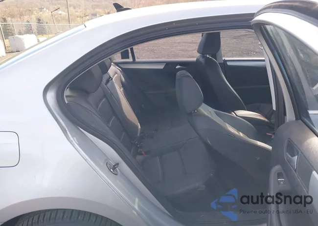 3VWD17AJ2EM421217: 43782308