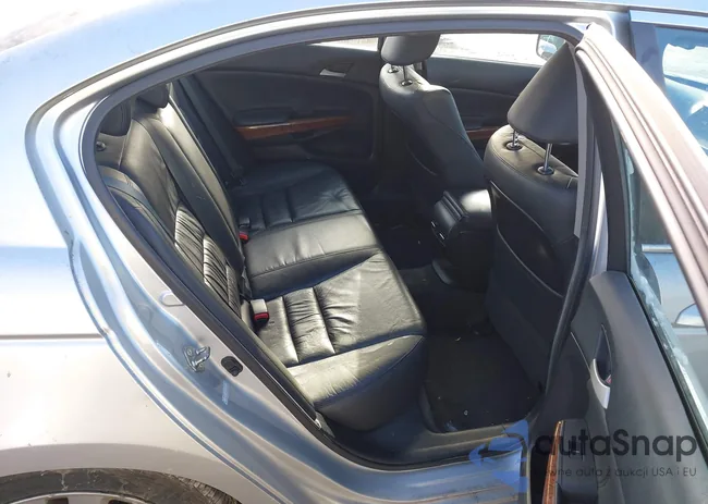 1HGCP2F8XCA100401: 43782431