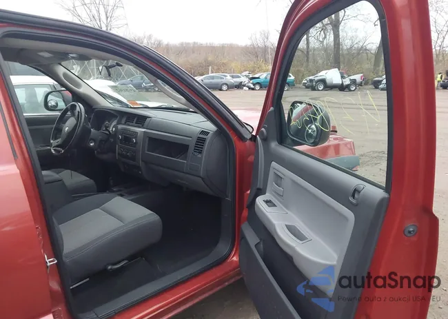 1D3HW78N28S600780: 43784362