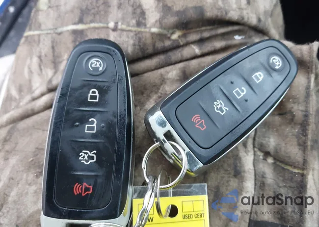 1FADP3J21JL325941: 43785308