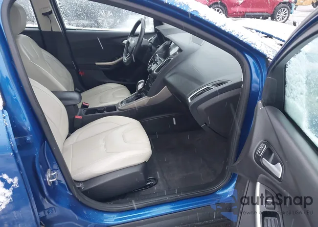 1FADP3J21JL325941: 43785308