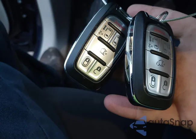 2C4RC1DG4HR587767: 43787004