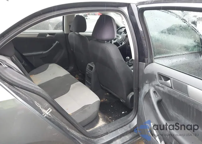 3VW167AJ4JM228288: 43789298