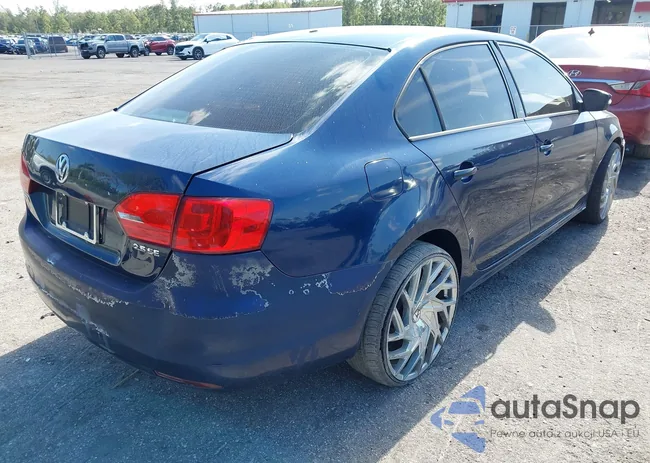 3VWDP7AJ8CM128305: 43789794