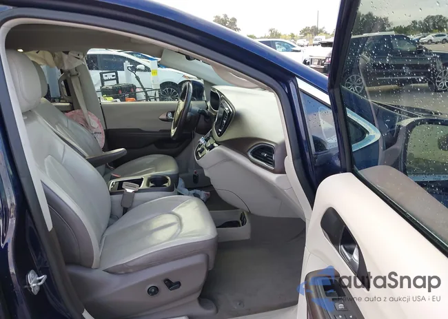 2C4RC1EG9JR112958: 43790637