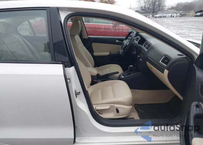 3VWD17AJ2EM375839: 43790772