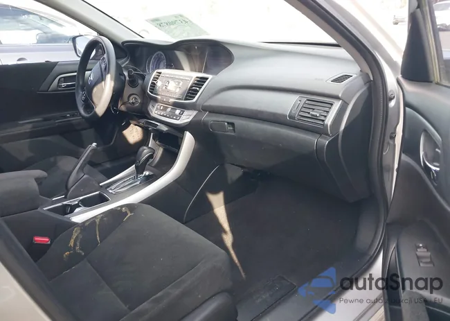 1HGCR2F30DA205142: 43790878