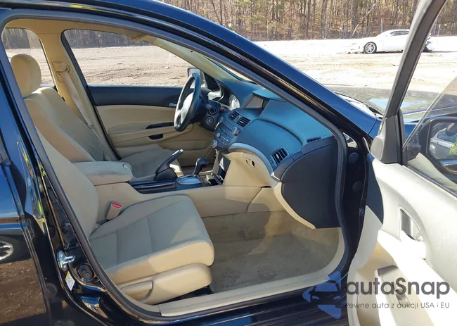 1HGCP2F36BA155074: 43791954