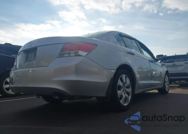 1HGCP25818A070696: 43792304