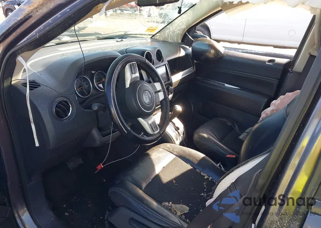 1C4NJCEA4GD599414: 43792359