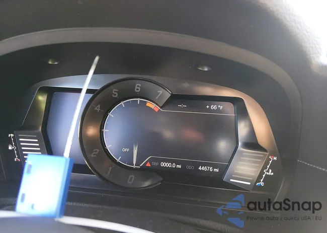 WZ1DB0C04NW051157: 43792403