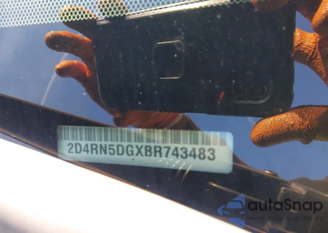 2D4RN5DGXBR743483: 43792453