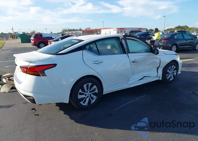 1N4BL4BV6SN325974: 43792478