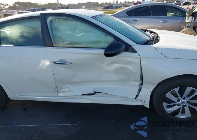 1N4BL4BV6SN325974: 43792478