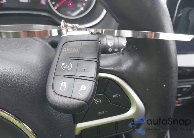 3C4NJDBB3JT313623: 43792664