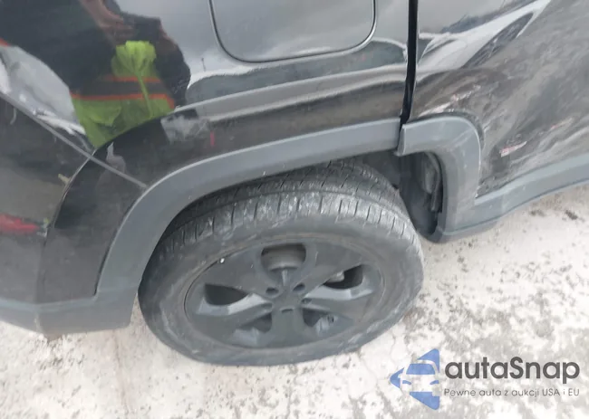 3C4NJDBB3JT313623: 43792664