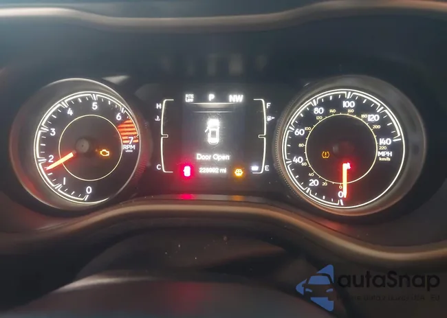 1C4PJLCB8JD596446: 43793734