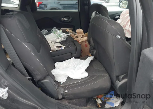 1C4PJLCB0HW603484: 43795418