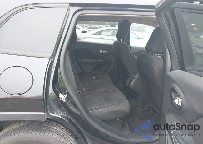 1C4PJLCB8GW208144: 43794627