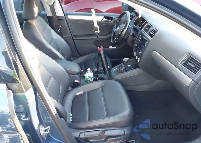 3VWDB7AJ8HM394865: 43796072