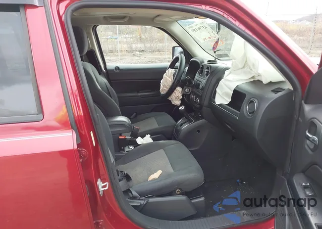 1C4NJRFB0CD706172: 43796189