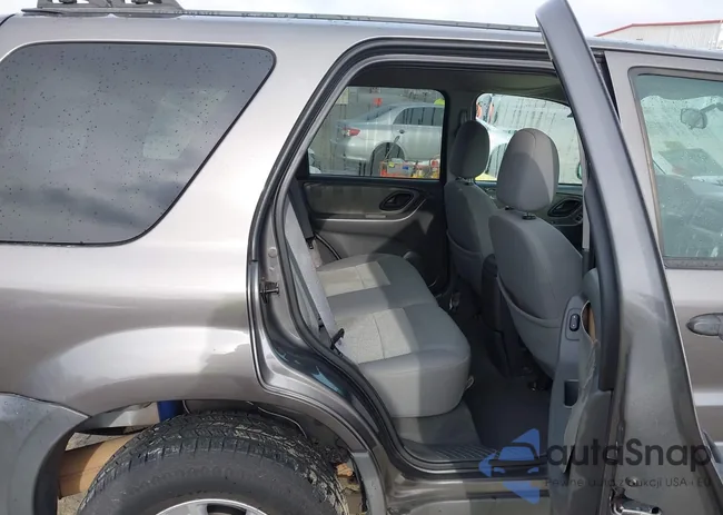 1FMCU03Z85KC10977: 43796366