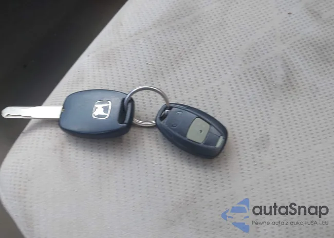 2HGFB2F58CH570509: 43797358