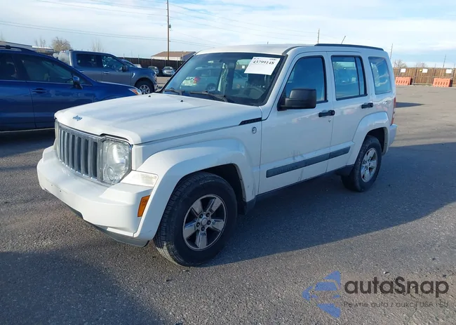 1J8GN28K79W527621: 43799148