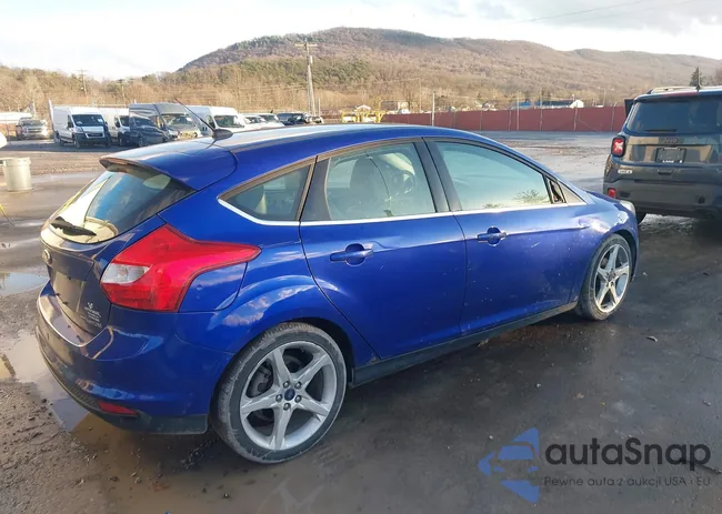 1FADP3N2XDL330585: 43800947