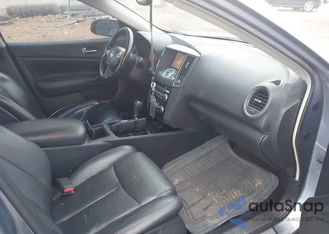 1N4AA5AP5BC865581: 43801329