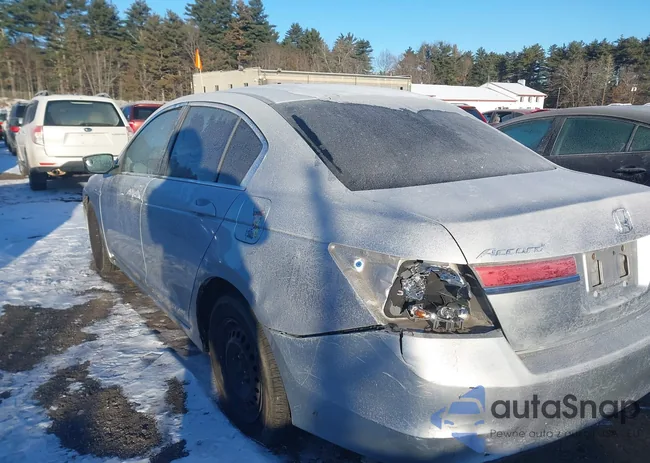 1HGCP2F37BA019584: 43802104