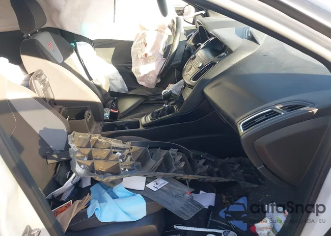 1FADP3L90JL229633: 43801588