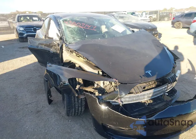 5YJ3E1EC6PF584200: 43803147