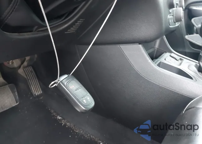 1C4PJLLX0KD470143: 43803161