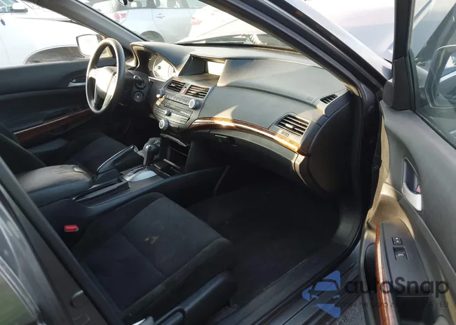 1HGCP2F77CA220888: 43803197