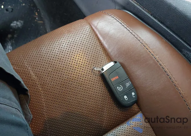 1C4RJFJM9FC731820: 43802613